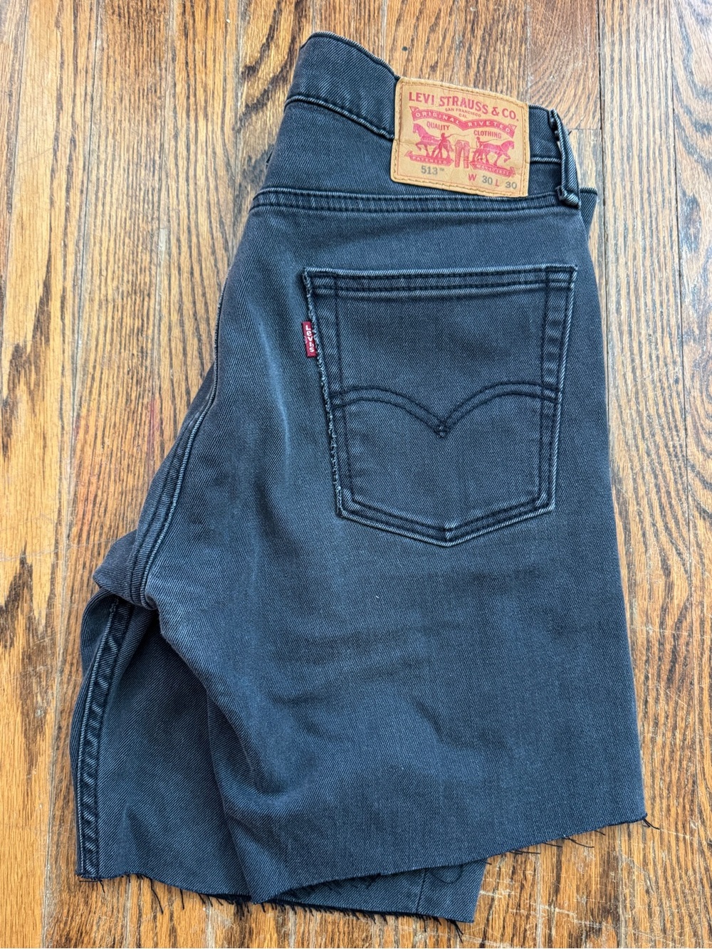 Levi's Long Slim Stretch Black Jean shorts - W30 L7